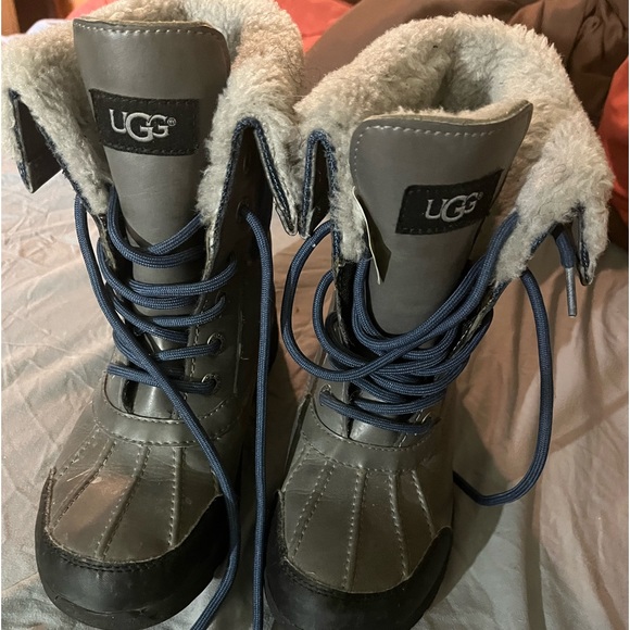 Kids Ugg boots size 3 - Picture 1 of 6